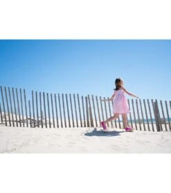 Girls' Beachcomber Espadrille Water Shoe (Little Kid, Big Kid) -Volcom Sportswear Shop 5844654751912 hotpink 2a